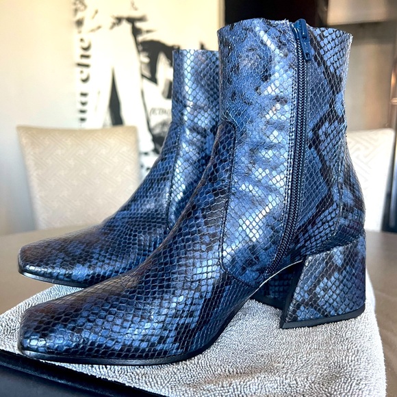 Blue and black snakeskin ankle boots - Picture 7 of 10